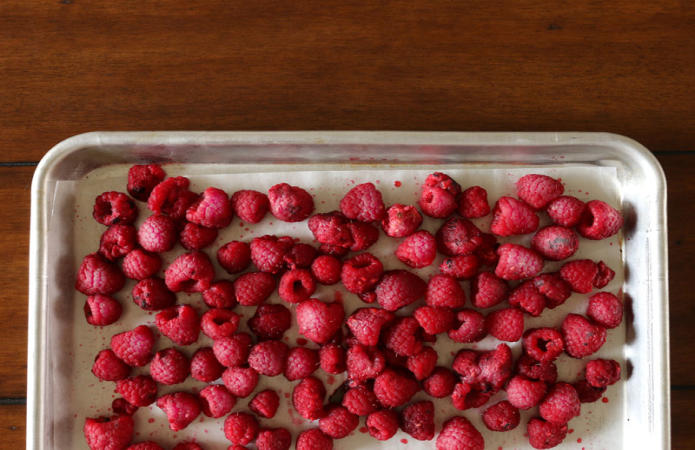 flash-freezing-berries-pan