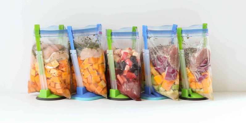 freezer-bags_bag-holders-cropped