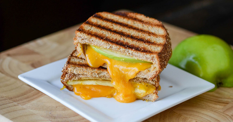 Grilled Apple and Cheese Sandwiches