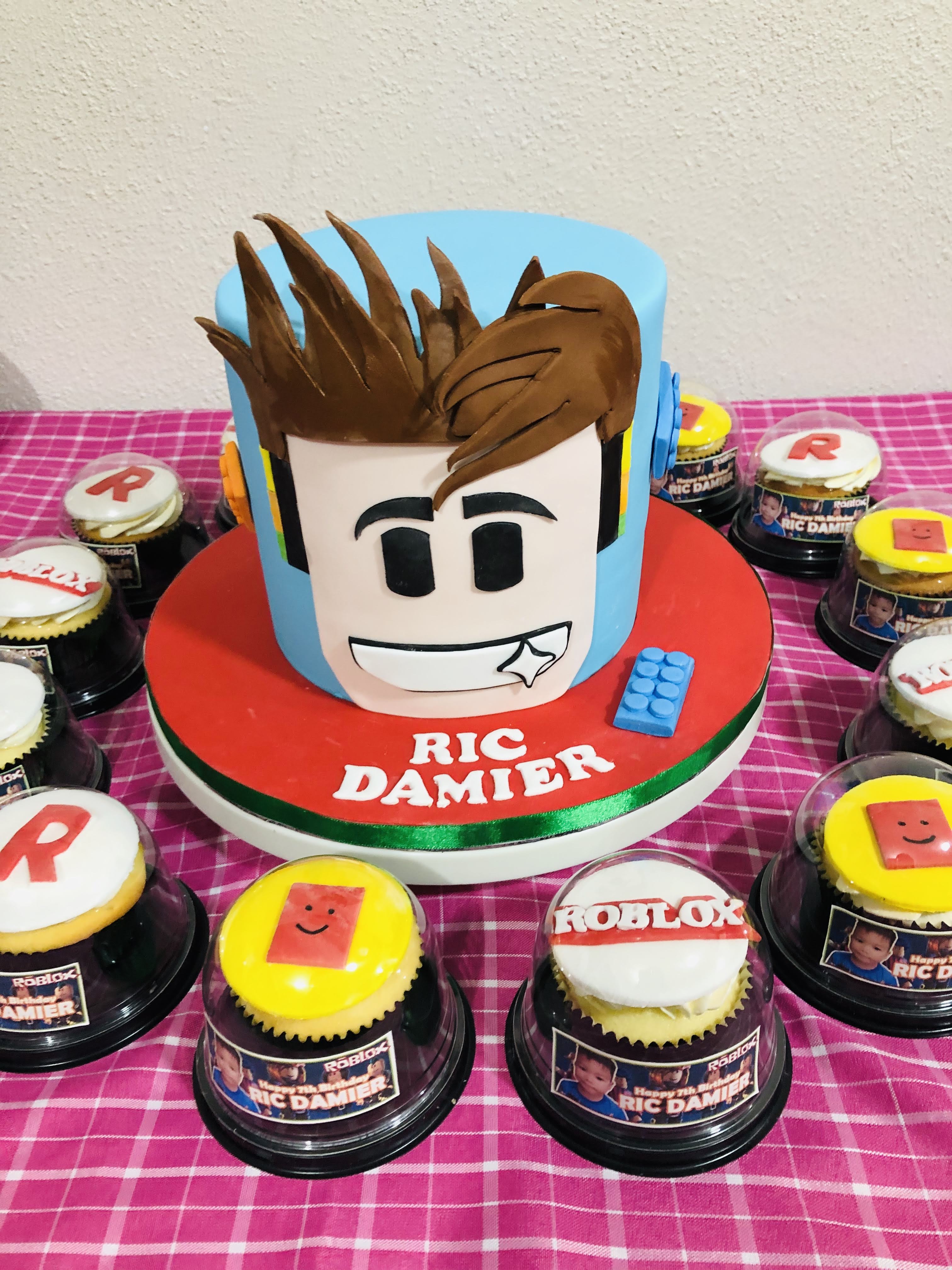 Roblox Buttercream Cake - school cupcakes in 2019 roblox birthday cake roblox cake