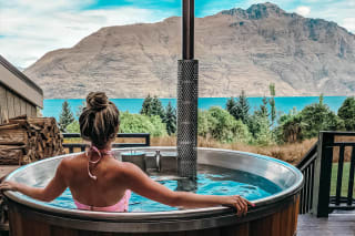 Relaxing in a bathtub in Queenstown