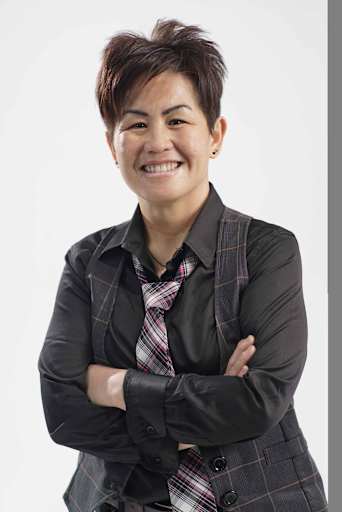 holly lee headshot