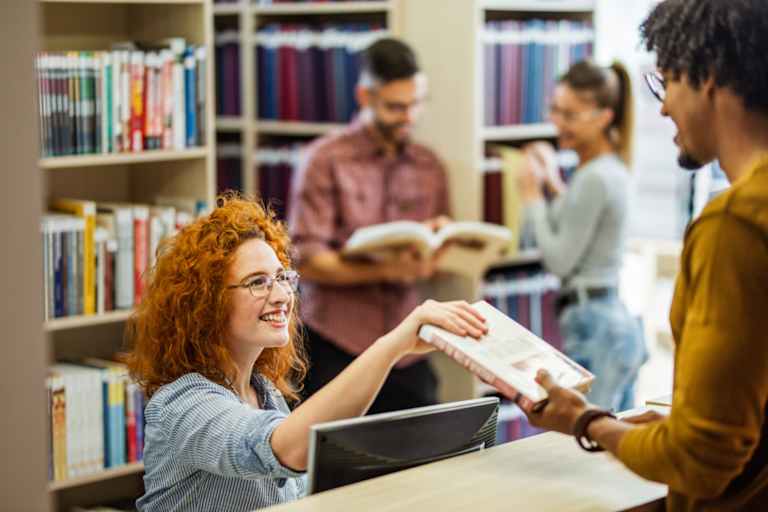 The 15 Best On-Campus Jobs for College Students