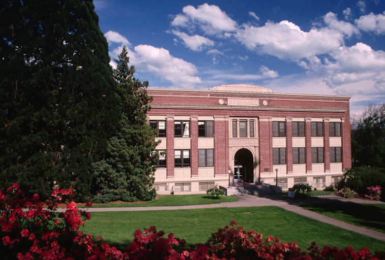 Pharmacy Building at Oregon State University
