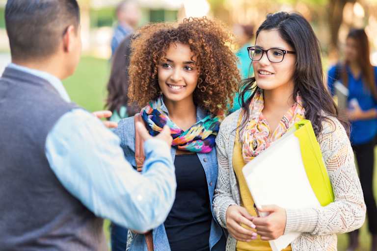 Guía universitaria para estudiantes indocumentados y con DACA