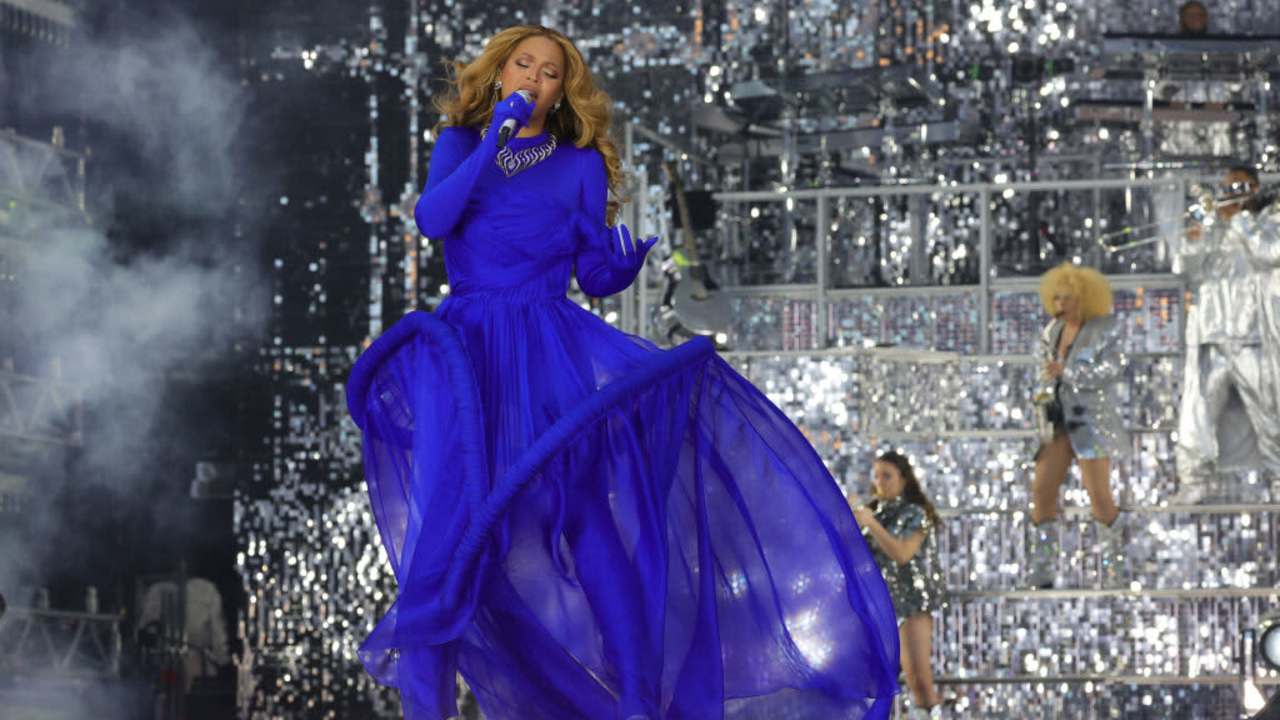 Beyonce singing on stage in London
