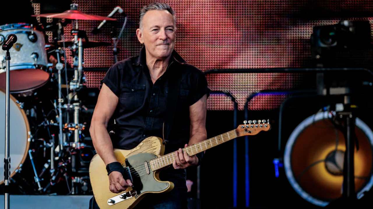 Bruce Springsteen singing on stage in Italy