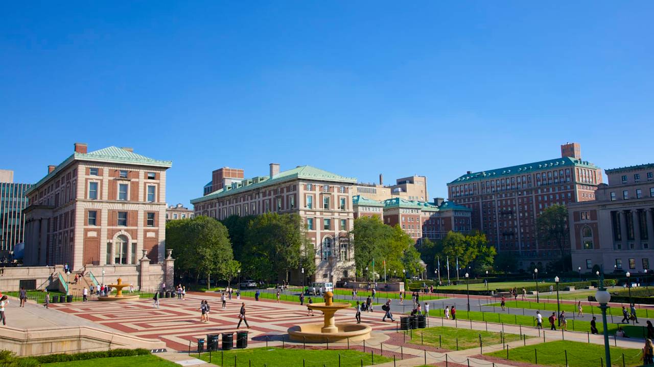 Plaza and lawns looking southeast from near Low Memorial Hall, Columbia University, towards Kent and Hamilton, Upper West Side, New York, NY, USA