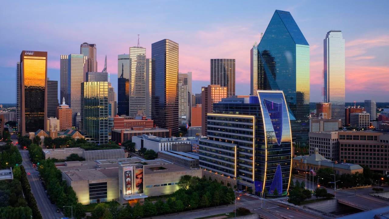 dallas skyline at dusk
