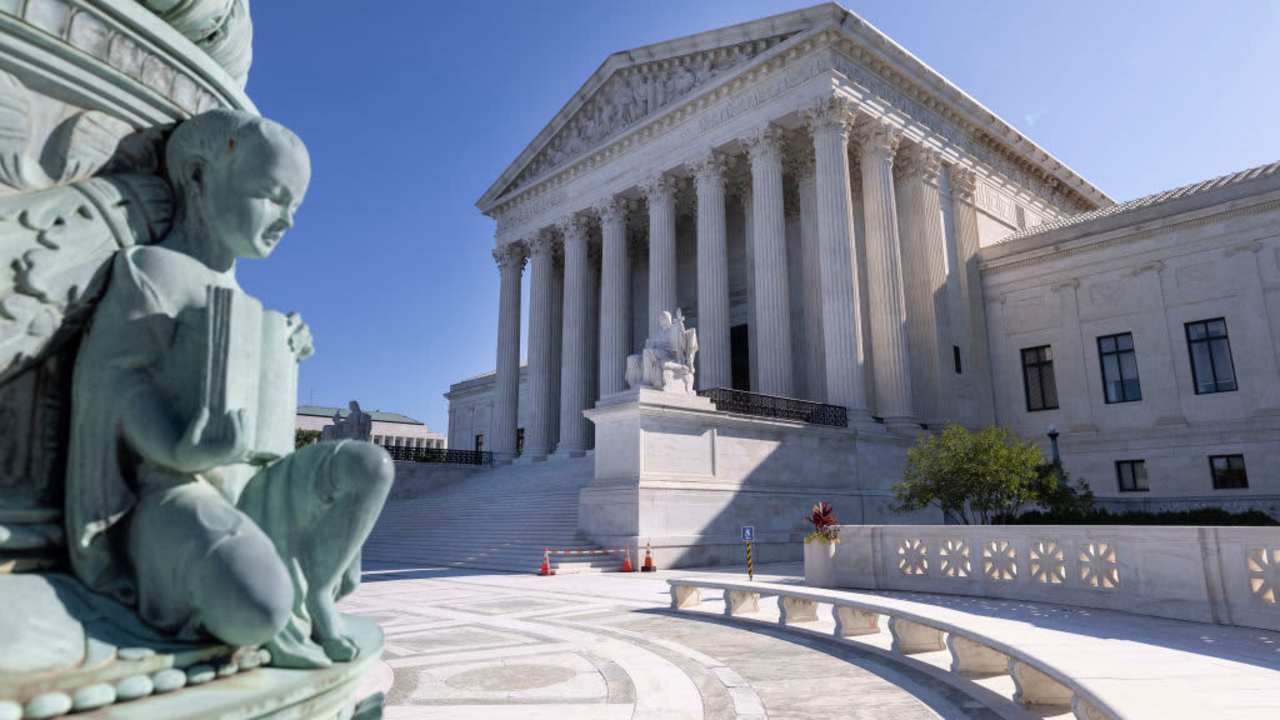 WASHINGTON, DC - SEPTEMBER 02: The U.S. Supreme Court is seen on September 02, 2021 in Washington, DC. The Supreme Court voted 5-4 not to stop a Texas law that prohibits most abortions after six weeks of pregnancy. (Photo by Kevin Dietsch/Getty Images)