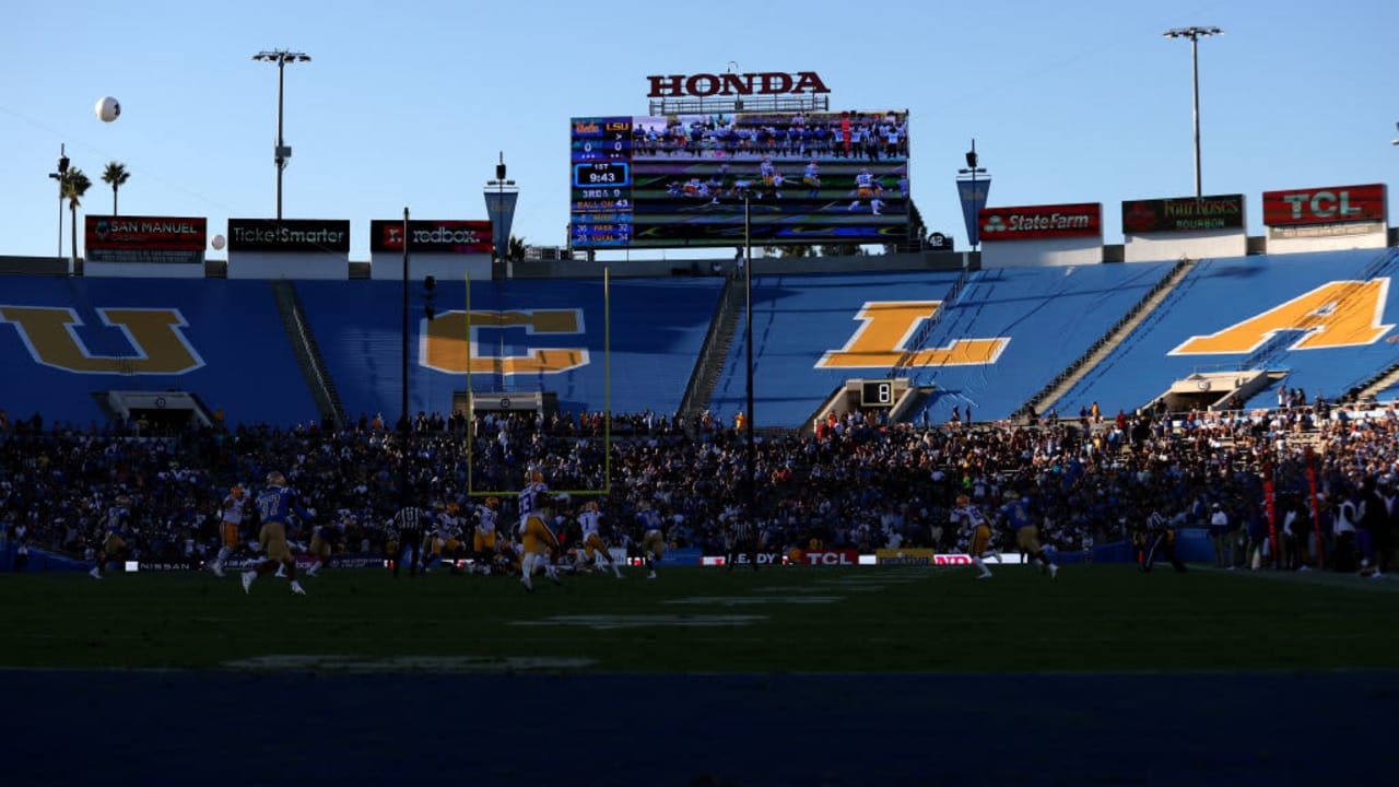 PASADENA, CALIFORNIA - SEPTEMBER 04: A general view of Rose Bowl during play between the LSU Tigers and the UCLA Bruins on September 04, 2021 in Pasadena, California. (Photo by Ronald Martinez/Getty Images)