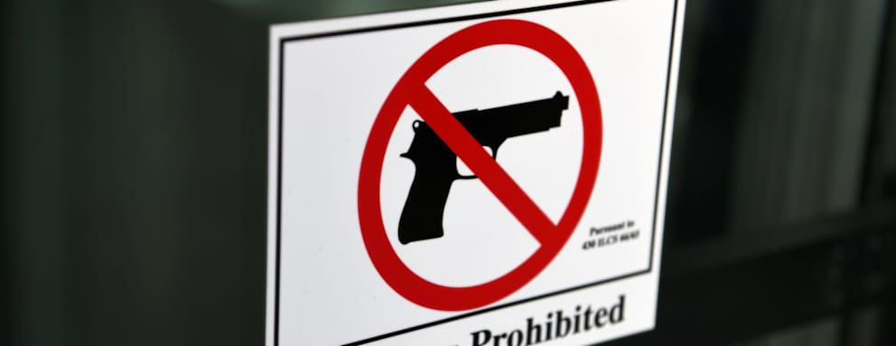 Firearms Prohibited warning sign at City of Chicago, Cook County, The Chicago metropolitan area, Illinois, USA