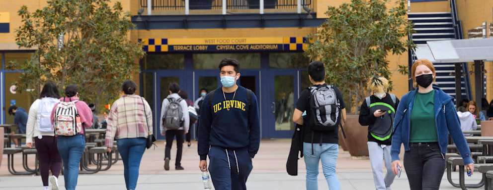 Irvine, CA - January 31: Students return to campus after a few weeks of online learning due to a COVID-19 surge at UCI in Irvine, CA, on Monday, January 31, 2022.
