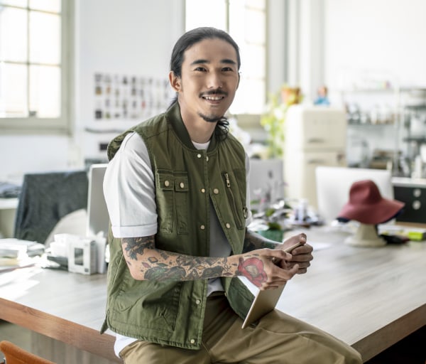 How to Become a Fashion Designer