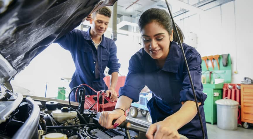What to Know About Being an Auto Mechanic