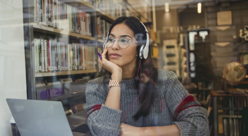 The Best Podcasts for College Students