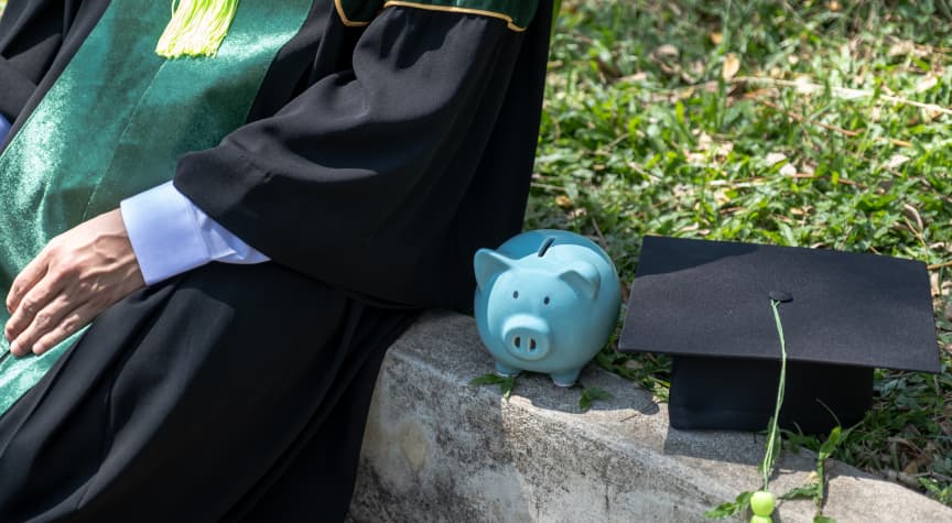 8 Smart Moves That Will Help You Save Money in College