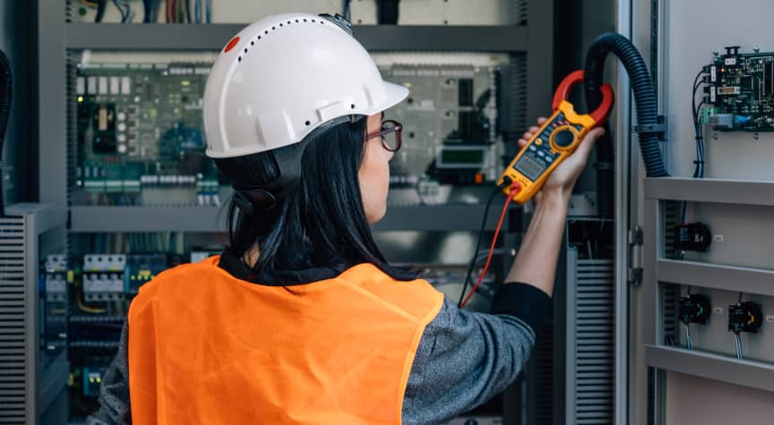 What to Know About Being an Electrician