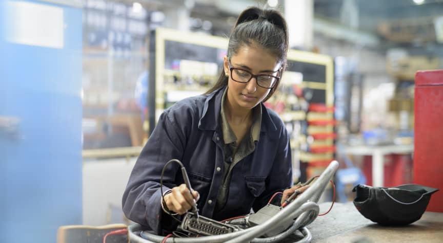 Electrician Trade School or Apprenticeship?