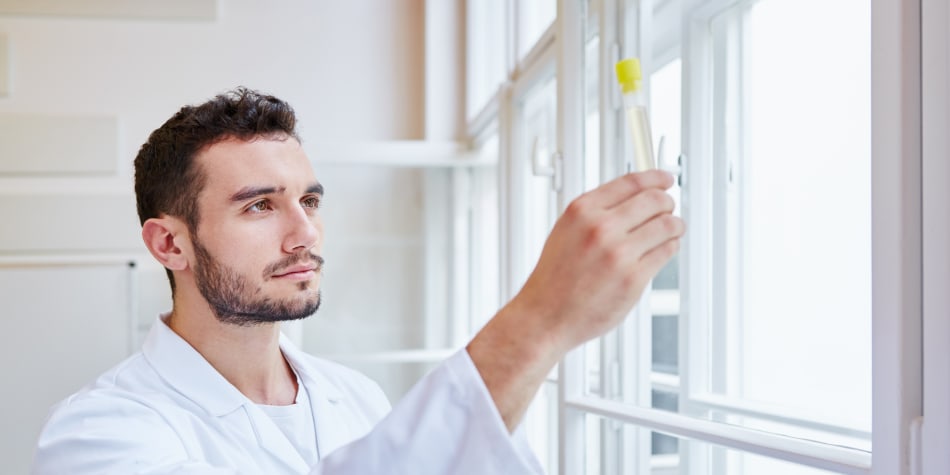 Due to COVID-19, many colleges are letting students take a lab online. Learn what to expect in online science labs, from at-home kits to digital simulations.