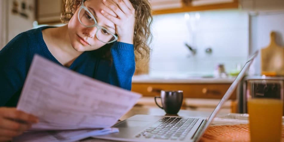 The COVID-19 pandemic has left many university students financially vulnerable. Find out how to stay financially secure in college during these trying times.