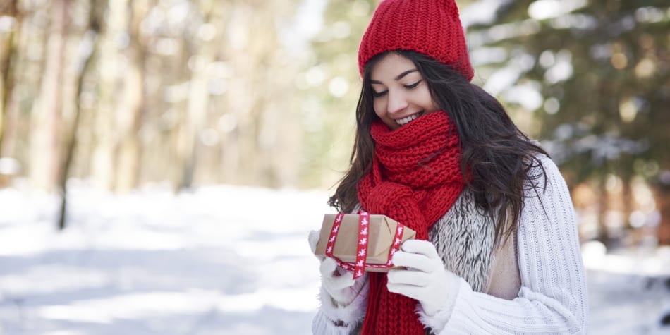 It can be tough to buy the best holiday and Christmas gifts for college students. Here is the definitive list of gifts that college students actually want.