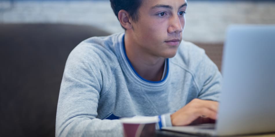 In a new BestColleges survey, online college students share their biggest tips for doing well in an online class, from taking notes to asking questions.