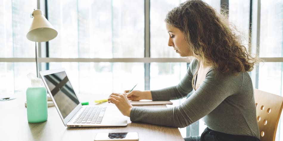 You can't produce a strong essay without knowing how to write a good conclusion. Learn the best tips for crafting an effective conclusion paragraph.