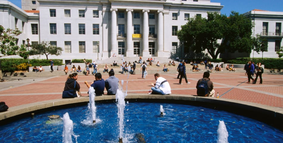 Discover the top 30 colleges with rolling admissions and learn about the benefits of this system and how it differs from standard admissions and early action.