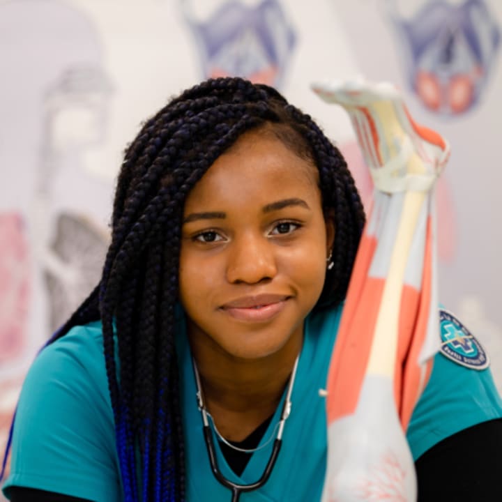 Portrait of Helen Udeochu