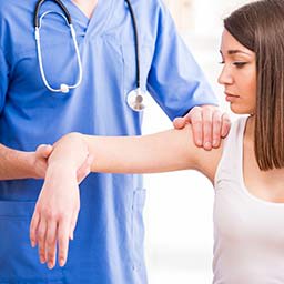 orthopedic-np-examines-patient-256x256
