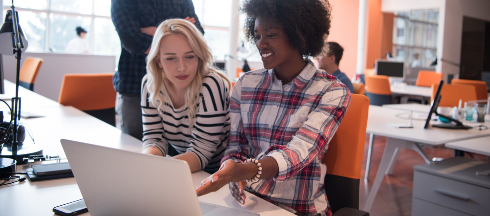 Two woman meeting in front of a laptop