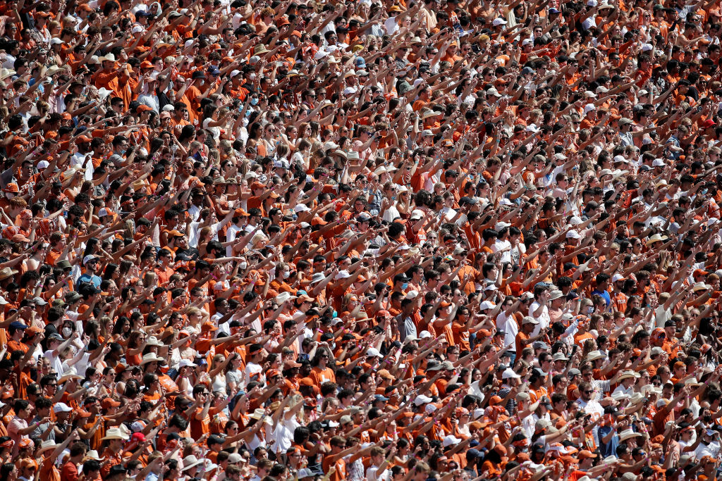 College Football Kicks Off With Patchwork of COVID-19 Protocols