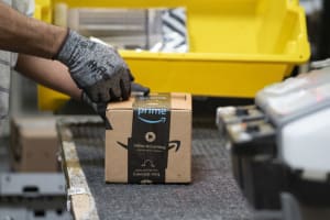 Amazon to Pay Full College Tuition for U.S.-Based Hourly Employees