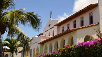 Chaminade University of Honolulu Image of School: Chaminade University of Honolulu