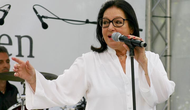Nana Mouskouri