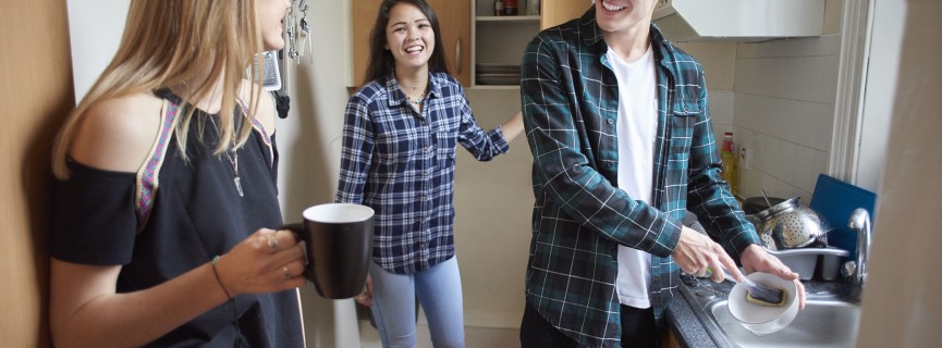 The Top 5 Benefits of Living on Campus