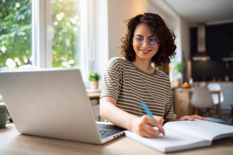 9 in 10 Online Learners Experience Positive ROI From Degree Program