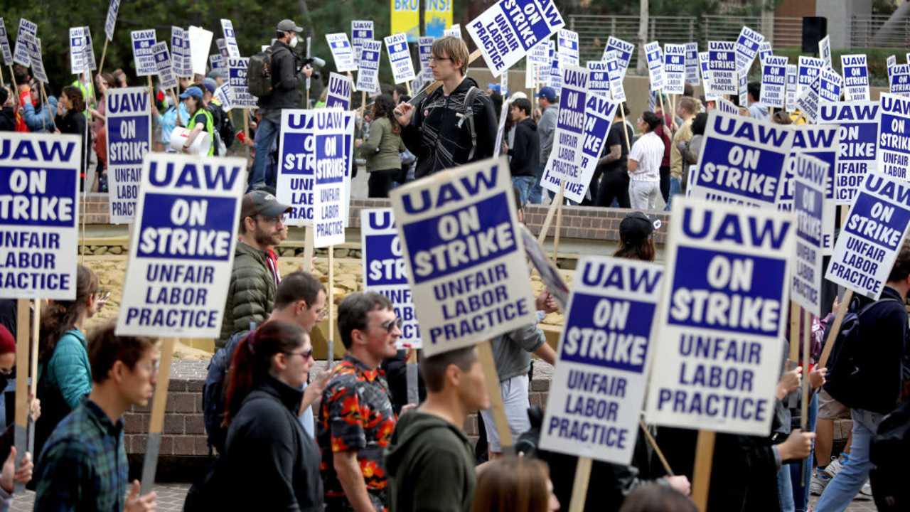 LOS ANGELES, CA - NOVEMBER 28: University of California academic workers strike walking the picket line on the Campus of the University of California, Los Angeles on Monday, Nov. 28, 2022 in Los Angeles, CA. As the nations largest ever strike of higher-education academic workers enters its third week Monday, with the crunch time of final exams just days away, fears are rising over long-lasting and unintended consequences to the University of Californias core missions of teaching and research. (Gary Coronado / Los Angeles Times via Getty Images)