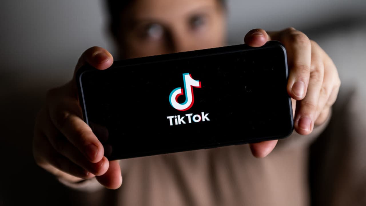 POLAND - 2023/01/06: In this photo illustration a TikTok logo seen displayed on a smartphone. (Photo Illustration by Mateusz Slodkowski/SOPA Images/LightRocket via Getty Images)
