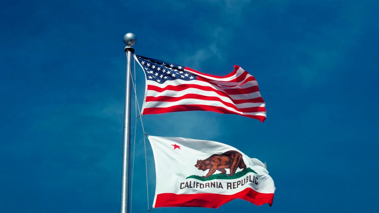 USA and California state flags