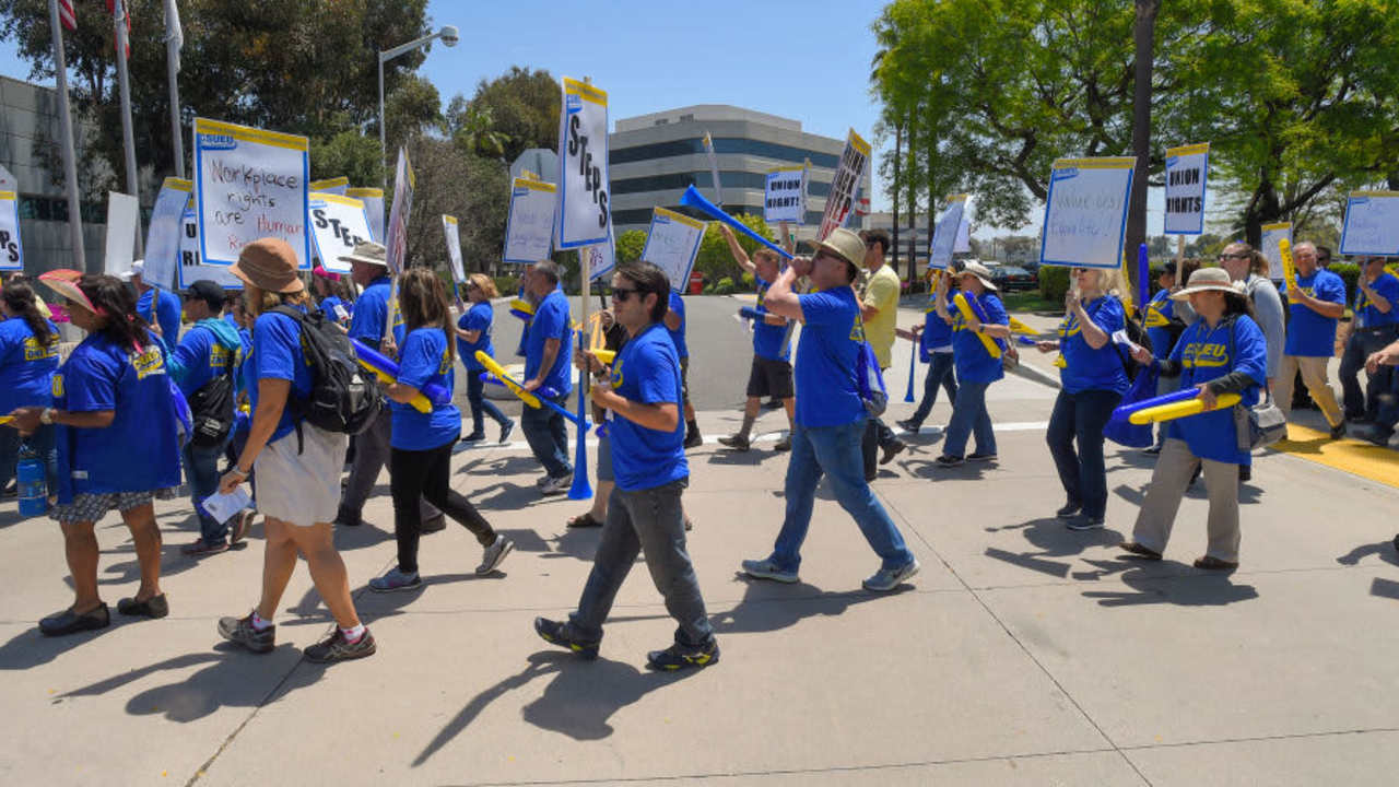CSU Employees Union rallying outside of Chancellor's Office
