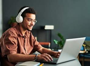What Are Hybrid Courses? And Should You Take Them?