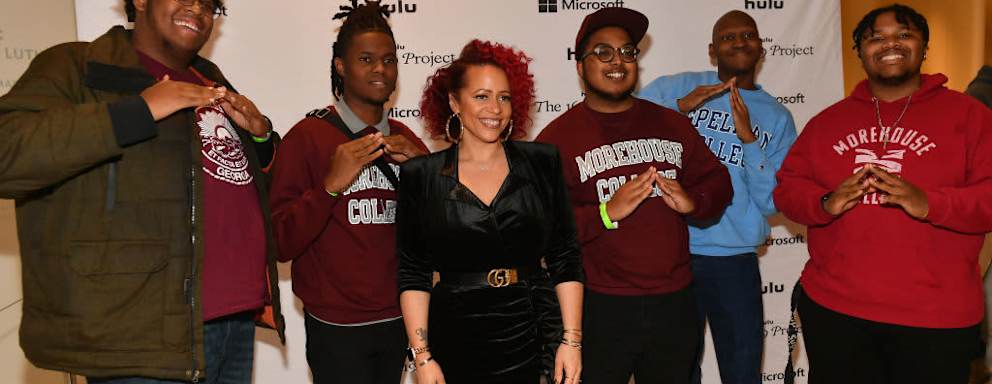 Nikole Hannah-Jones (C) poses with students from Morehouse College