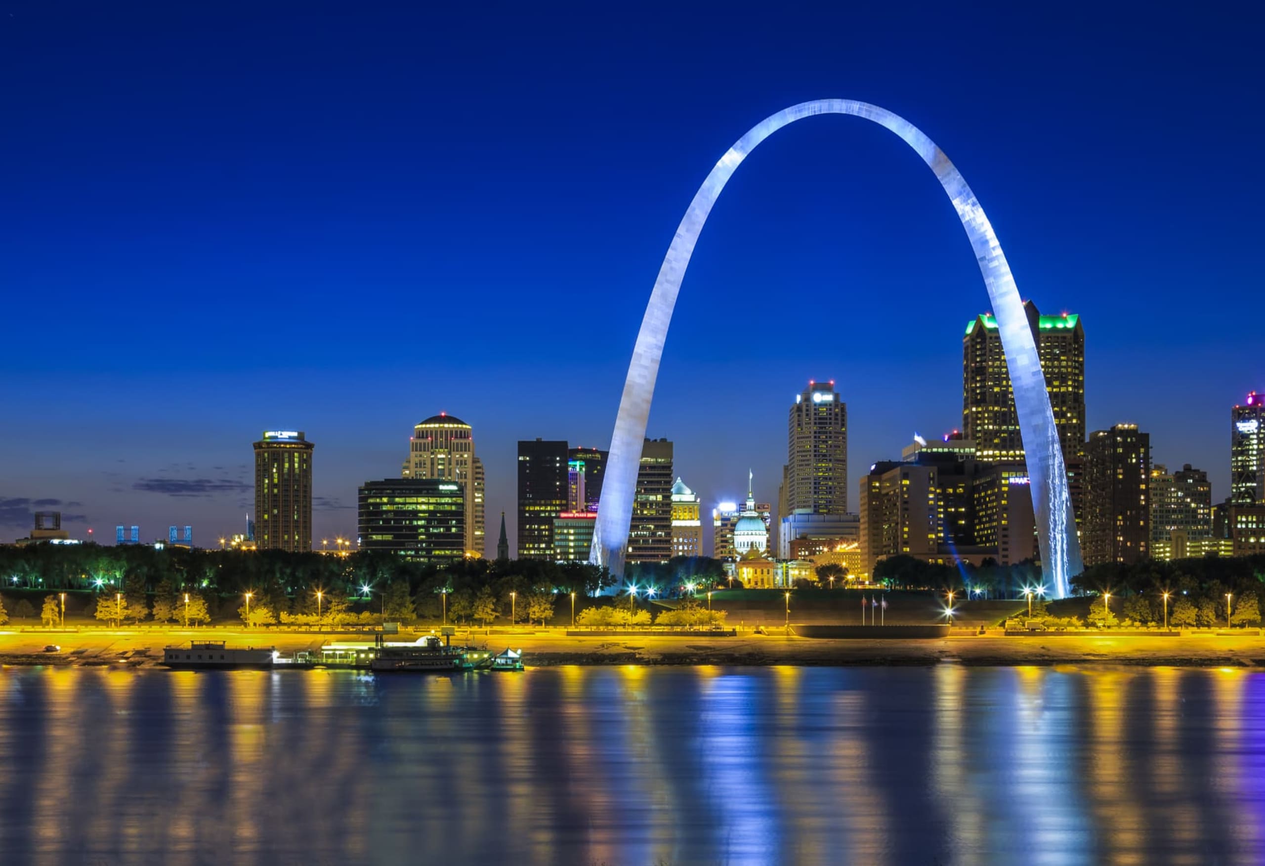 Gateway Arch at dusk