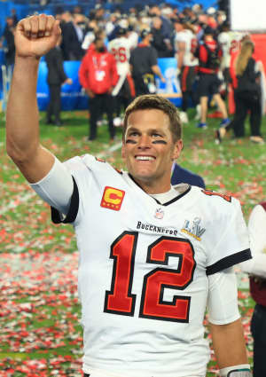 Tom Brady cheers towards the crowd after the Tampa Bay Buccaneers won Super Bowl LV on February 7, 2021 in Tampa, Florida.