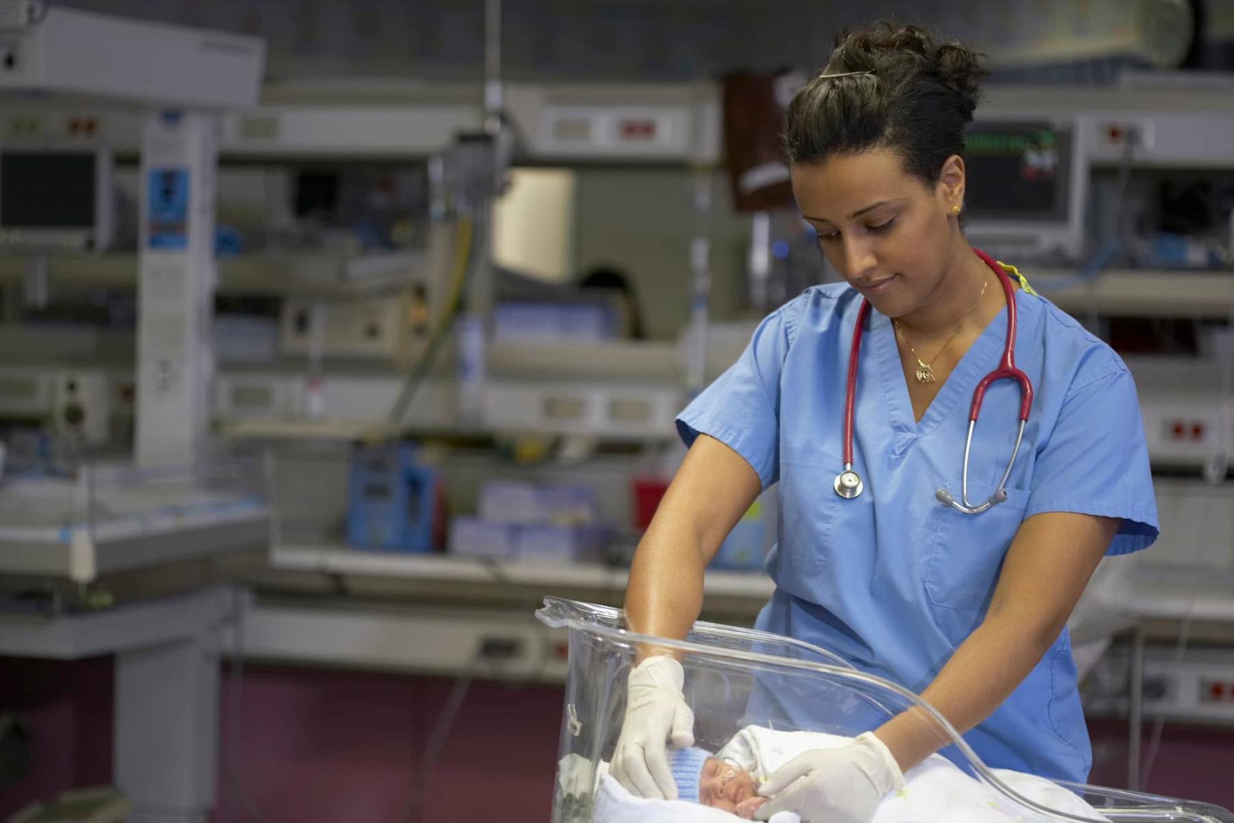 How to Become a Neonatal Nurse