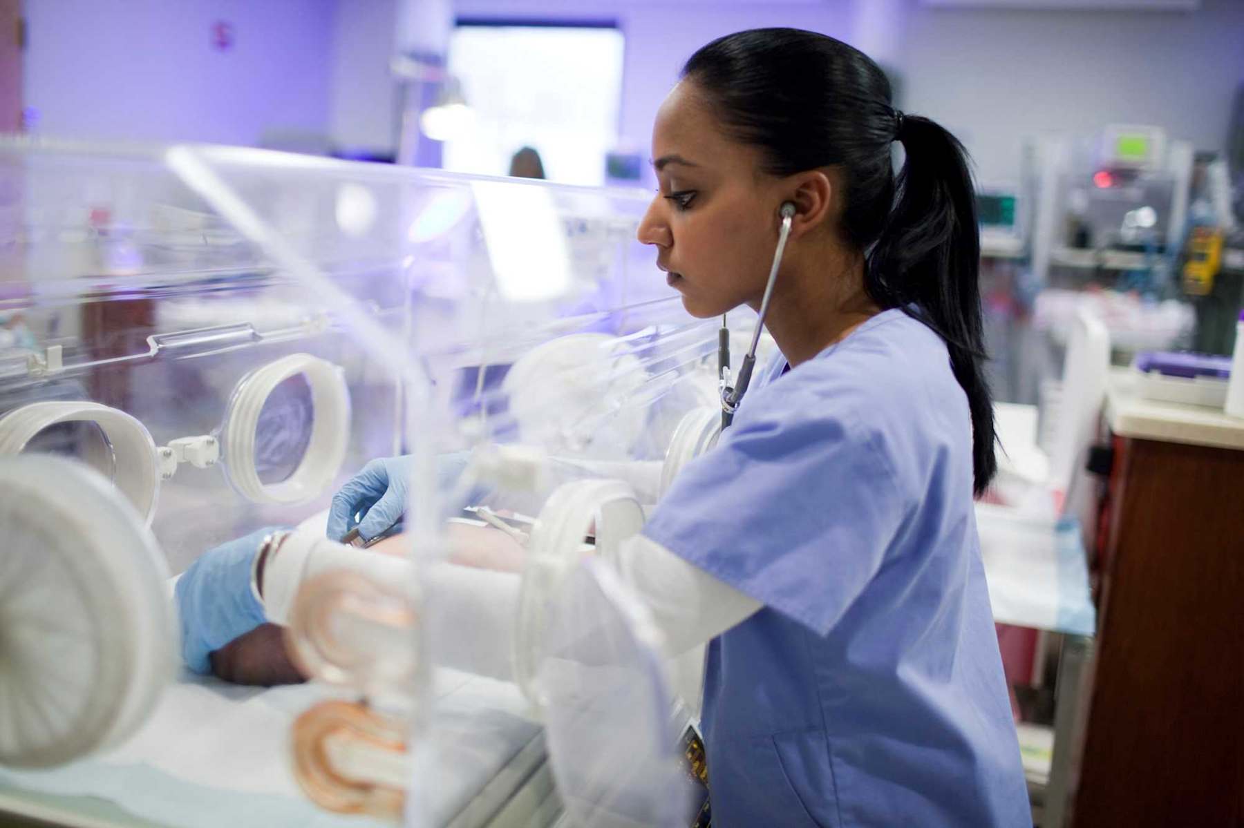 How to Become a Neonatal Nurse