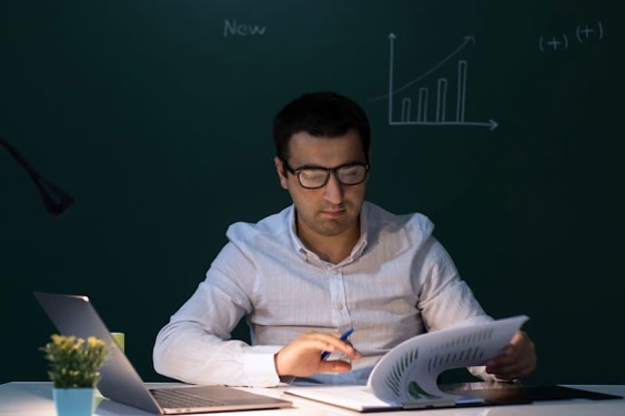 How to Become a Chartered Financial Analyst (CFA)