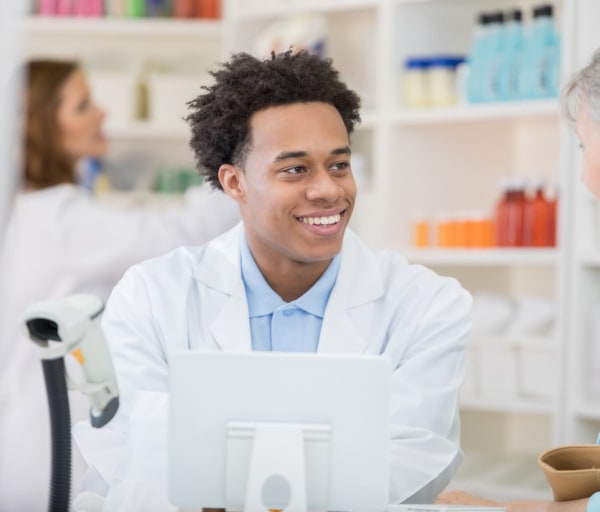 Pharmacy Technician Vs. Pharmacist What's The Difference?